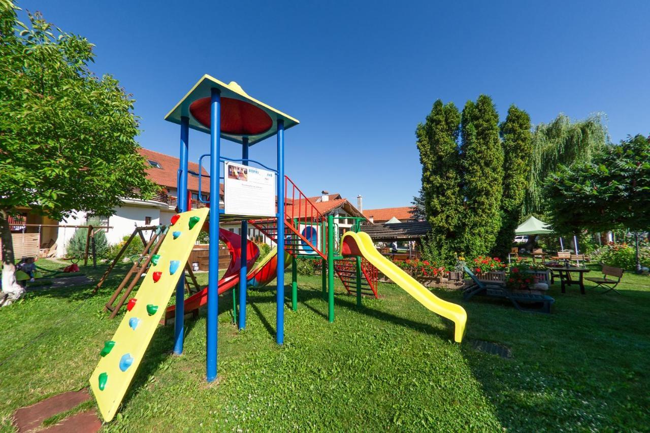 Hotel Bielmann Sînpetru 外观 照片