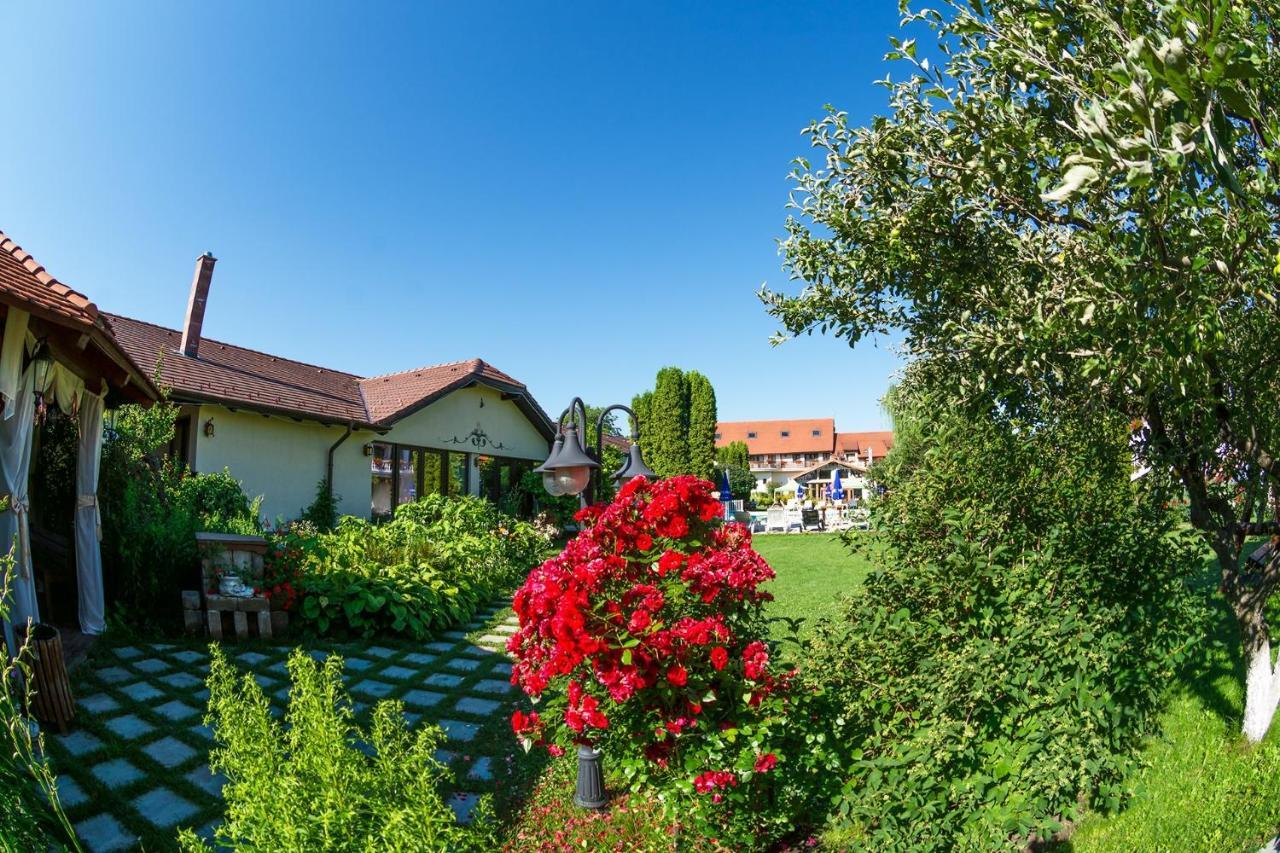 Hotel Bielmann Sînpetru 外观 照片