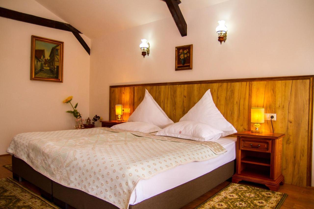 Hotel Bielmann Sînpetru 外观 照片